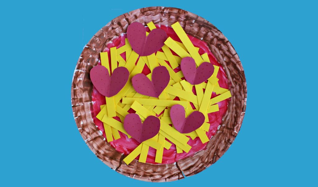 Valentine crafts for preschoolers-Pizza made with paper plate and construction paper