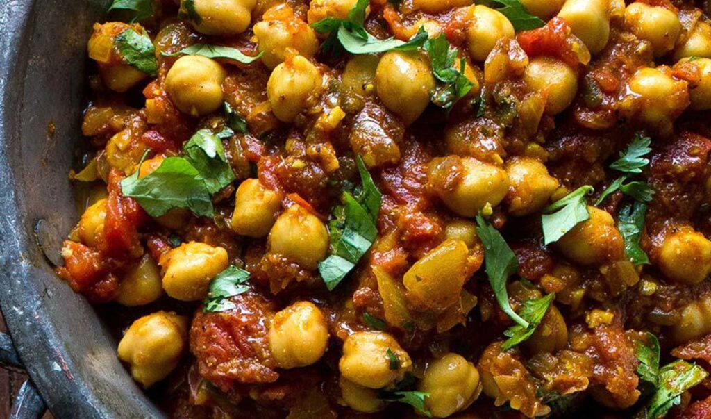 chickpea curry chhole is pictured, one of the easy, kid-friendly dinner recipes that are vegetarian.